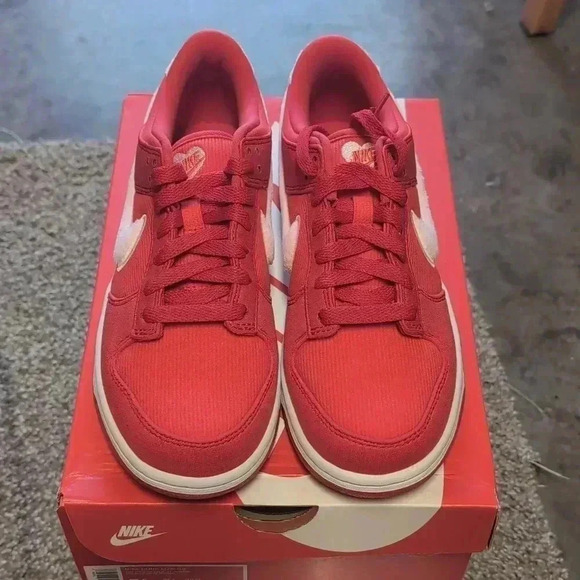 Nike Dunk Low - Picture 2 of 4